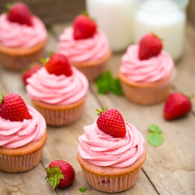 strawberry-cupcakes10+srgb.